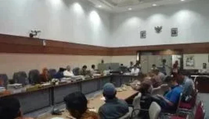Anggota DPRD Provinsi Riau Komisi IV, mengundang Serikat supir truk Pekanbaru (SSTP)