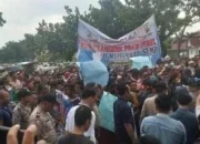 Massa Demo ke Polda Riau, Minta Wabup Bengkalis Segera Ditangkap