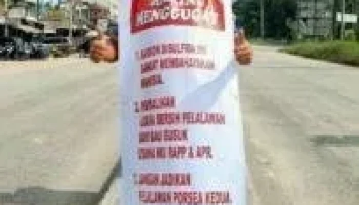 Seorang Pemuda Lakukan Aksi Solo akibat Aroma Busuk yang Sangat Menyengat