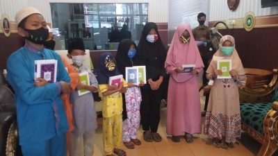 Peduli Terhadap Anak Yatim Piatu,LLM-KB Provinsi Riau Berikan Puluhan Al-Qur’an