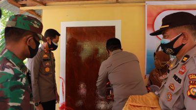 Kapolres Inhil Meresmikan dan Menyerahkan Kunci Program Bedah Rumah