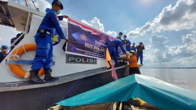 Sebanyak 27 Paket Sembako Dibagikan Sat Polair Kepada Masyarakat Pesisir