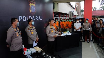 9 Kurir Narkoba Bersenjata Api, 10 Ribu Ekstasi dan 3 Kg Shabu, 7 Pucuk Senpi di Tangkap Polisi