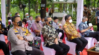 Kapolda Riau Terima Penghargaan Dari Menteri LHK RI