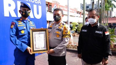 Ungkap Kasus Narkoba Kasat polAir Polres Inhil Terima Penghargaan Dari Kapolda Riau