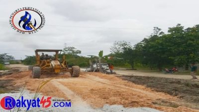 Ketua DPD APPI Bersama Pak Lutfi, Yusuf, Harahap Beri Bantuan Timex Timex Untuk Pengerasan Jalan Uka