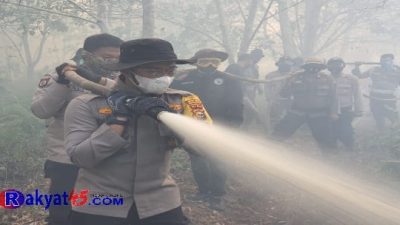 Dua Hari Kapolres Inhil Pimpin Pemadaman Karlahut di Kecamatan Kempas