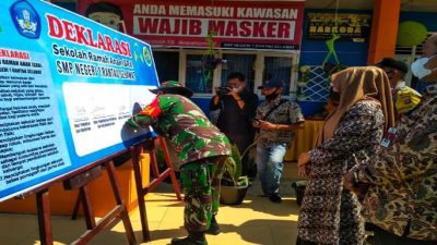 Ciptakan Sekolah Yang Ramah Anak, Babinsa 03/Rts Hadiri Deklarasi