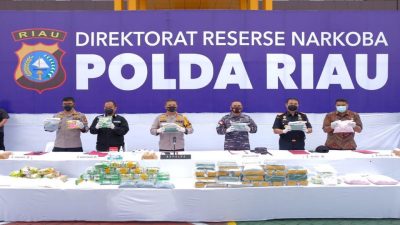 No Place to Hide Bagi Pelaku Narkoba di Riau..! Kapolda Riau Musnahkan Sabu dan Ekstasi