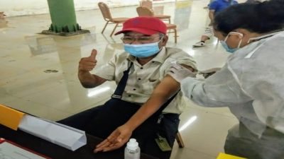 Sukseskan Program Pemerintah, Ketum APPI Suntik Vaksindi Area Mall Pekanbaru