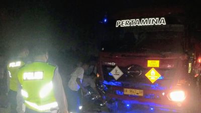 Lakalantas Nyaris Memakan Korban Mobil Tank BBM Pertamina di Jalan Lintas Timur