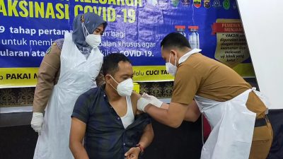 Ikuti Vaksinasi Covid-19, Ketua IWO Inhil: Rasanya Biasa Saja, Geli-geli Enak