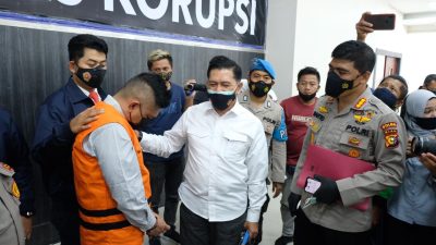 Tim Saber Pungli Polda Riau Lakukan OTT Sekcam Binawidya Pekanbaru