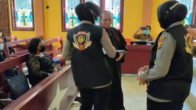 Team Srikandi 02 Polres Merangin Melaksanakan Kegiatan Pengamanan Ibadah Hari Paskah