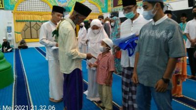 Pengurus Masjid Al-Mubarak Salurkan Bantuan Anak Yatim, Syarif : Kami Mengetuk Hati Umat Muslim