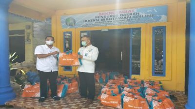 BNI Tembilahan dan IWO Inhil Salurkan 90 Paket Sembako Kepada Masyarakat