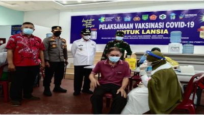 Tekan Angka Penyebaran Covid-19, Kapolres Inhil Turun Langsung Pantau Vaksinasi Lansia