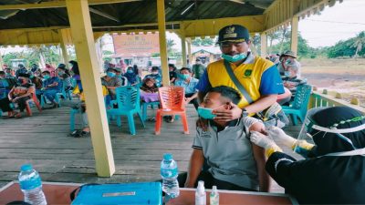 Pemdes Sumbersari Jaya Laksanakan Vaksinasi Tahap Pertama