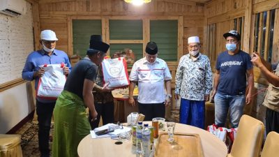 Disaksikan Ketum MUI Riau Ketum Santri Tani NU Salurkan Bantuan Sembako: Ini Amanah dari Bapak Presiden Jokowi
