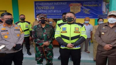 Kapolda Bersama Danrem 031/WB Tinjau Pos PPKM Dan Pelaksanaan Vaksinasi Di Kerinci Kanan Siak