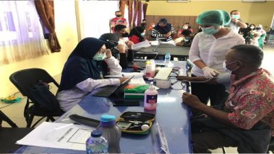 Batalion Vaksin Polda Riau Back Up Vaksinasi Lansia di Kampar