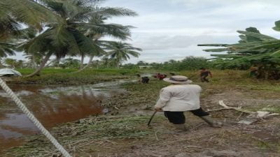 Warga Rutin Bersihkan Anak Sungai di Tanjung Harapan