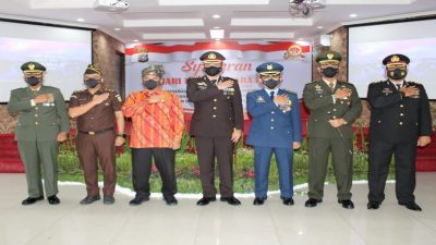 Puncak HUT Bhayangkara Ke- 75, Polresta Pekanbaru Gelar Syukuran dan Diwarnai Dengan Pemberian Berbagai Penghargaan