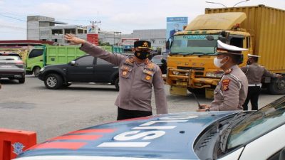 Guna Mencegah Mobilitas Masyarakat, Polresta Pekanbaru Lakukan Penyekatan di 4 Titik Ruas Jalan