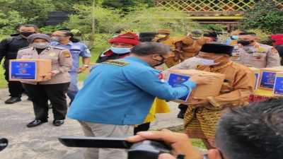 Kapolda Bersama Forkopimda Riau Tinjau Vaksinisasi Massal di Rumah Adat Sakai Riau Desa Kesumbo Ampai