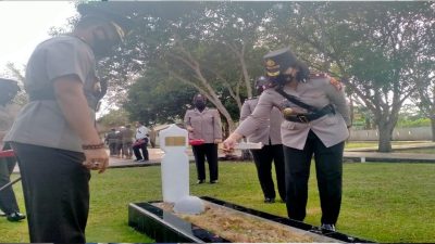 Hari Jadi Polwan Ke 73, Waka Polres Bengkalis Bersama Jajaran Laksanakan Tabur Bunga di Makan Pahlawan