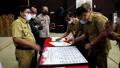 Bupati Pelalawan Tinjau Kondisi Sungai Teso Nilo Desa Lubuk Kembang Bunga Kecamatan Ukui