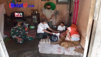 Moment Jum’at Berkah, Kodim 0104/Atim Bagikan Sembako ke Penyandang Cacat dan Warga Kurang Mampu