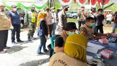 Kapolres Bengkalis Resmi Buka Pelaksanaan Vaksin Massal kepada Masyarakat Suku Akit Rupat Utara di Aula Desa Tanjung Mendang
