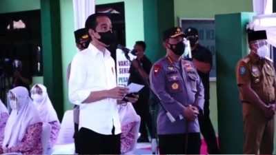 Presiden Joko Widodo dan Kapolri Tinjau Vaksinasi Merdeka di Ponpes dan Tempat Ibadah Se-Indonesia