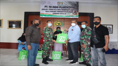 PT THIP dan Kodim 0314/ Inhil Kolaborasi Salurkan 250 Paket Sembako Kepada Masyarakat Terdampak Covid-19