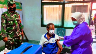 Kodim 0313/KPR Adakan Vaksinasi Ratusan Warga Antusias Mengikuti di Koramil 02 Rambah