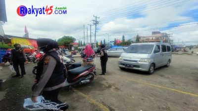 Giat Tim 2 Srikandi Squad-01 Polres Merangin Kembali Membagi Masker kepada Masyarakat