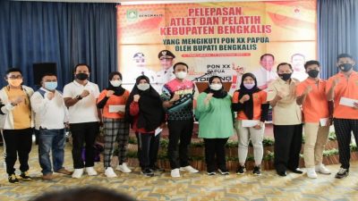 Darma Firdaus Dampingi Bupati Pada Pelepasan Atlet Bengkalis, Kasmarni : Atlet Harus Tetap Fokus