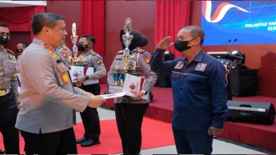 Peringati Hari Lalulintas Ke 66, Kapolda Riau Berikan Penghargaan Personel Berprestasi