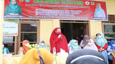 Ketua TP PKK Kabupaten Pelalawan Membuka Kegiatan Vaksinasi di Pangkalan Kerinci