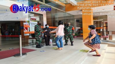 Koramil 04/Mandau Terus Lakukan Pemantauan Prokes kepada Pengunjung Mall City Mandau