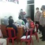 Ket : Kapolres tinjau meja 1,2 dan 3 tempat vaksinasi (Fotografer:Humas Polres)