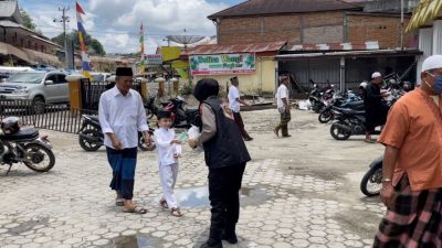 Srikandi Squad 01 Team 03 Kembali Jaga Keamanan Sholat Jum’at dan membagikan Masker