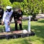 Teks foto : Dandim 0303/Bengkalis di dampingi Dan Pos AL Bengkalis Ziarah Ke Makam Pahlawan Dalam Rangka Hut TNI Ke 76 Tahun