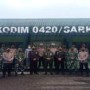 Ket : Foto Bareng di depan Makodim Sarko (foto/Istimewa)