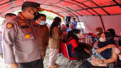 Kapolresta Pekanbaru Hadiri Vaksinasi Yang Diadakan Di Halaman Kantor DPD KNPI