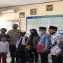 Keterangan : Nampak Kapolres Bersama Guru dan Nabil Ardiansyah (foto/istimewa)
