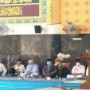 Ket : Ustadz Agus Salim, S.Ag menyampaikan hal-hal terkait dengan kelahiran Nabi Muhammad Saw Kepada Jama'ah Masjid Al-Mubarak (foto/Indra)
