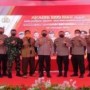 Ket : Sesi foto bersama Kapolda Riau serta Kasrem 031/WB didampingi para Alumni Akabri tahun 1999 (foto/istimewa)