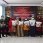 Ket : Sesi foto bersama penerima sembako Kalapas Bengkalis serta Jajaran (foto/Istimewa)